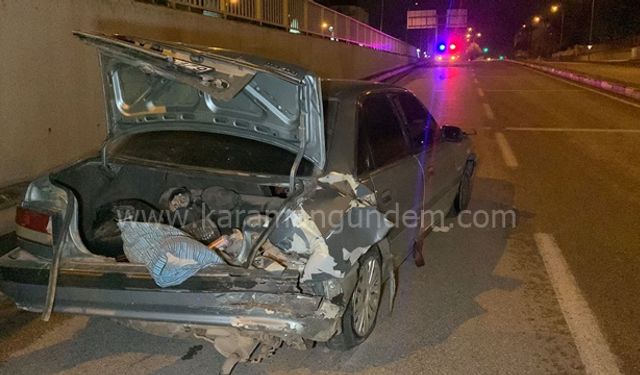 Otomobilin Çarptığı Araç Karşı Şeride Geçti: 2 Yaralı