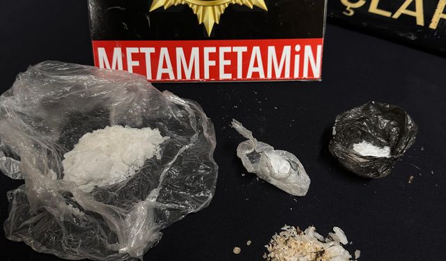 Uyuşturucu Kaçakçıları Takibe Alındı: Metamfetamin ve Terazi Ele Geçirildi