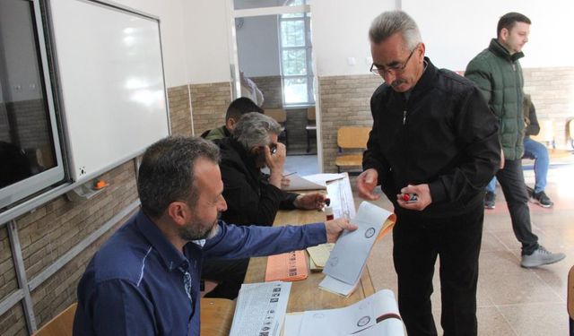 Karaman’da Oy Kullanma İşlemi Devam Ediyor