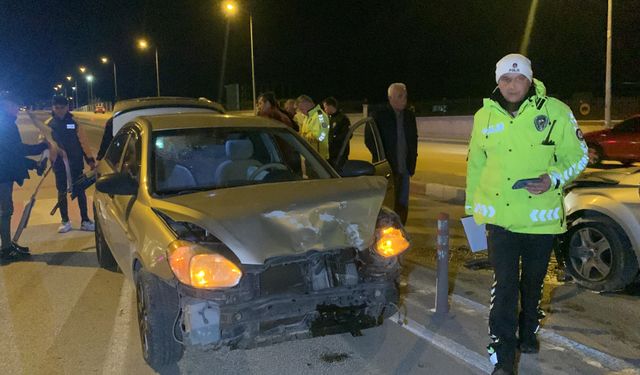 Karaman’da 2 Otomobil Kafa Kafaya Çarpıştı: 2 Yaralı