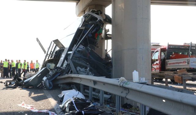 Yolcu Otobüsünde Can Pazarı: 11 Ölü, 25 Yaralı