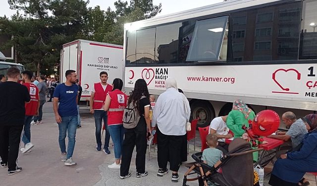 Kızılay'dan Birbirimize Candan Bağlıyız Kan Bağışı Kampanyası