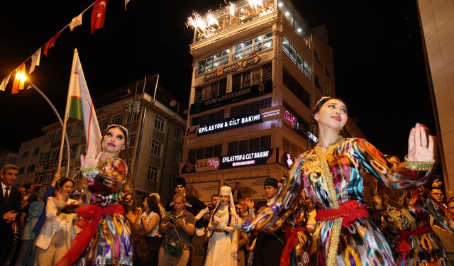 Türkçe Aşkı Vatan Aşkı Yürüyüşü Coşkuyla Yapıldı