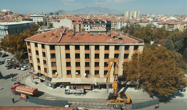 Yıllardır Atıl Durumda Bulunan Mezhepler İşhanı Yıkılıyor