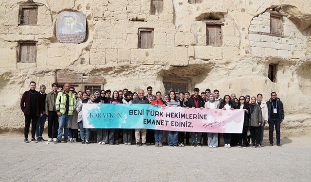 Genç Tıbbiyeliler Atamızı Anayurdunda Andı