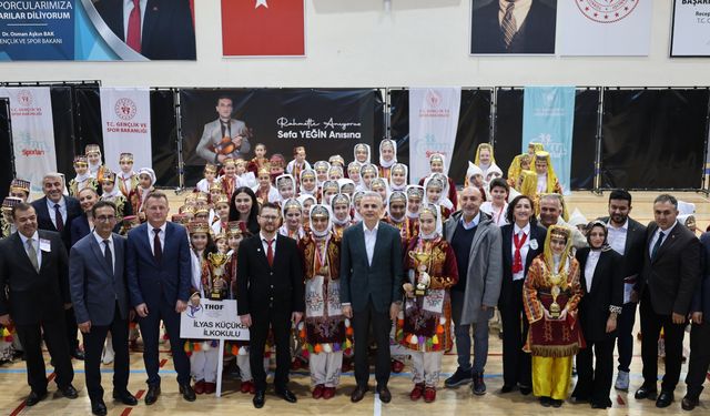 Karaman’da Halk Oyunları Coşkusu Yaşandı