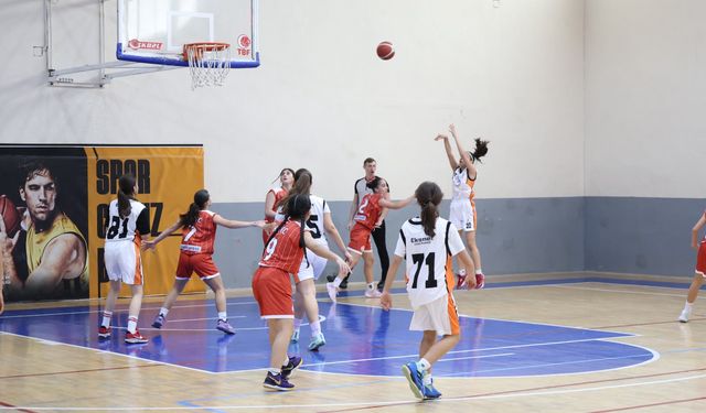 Karaman’da U14 Kızlar Basketbol Bölge Şampiyonası Tamamlandı