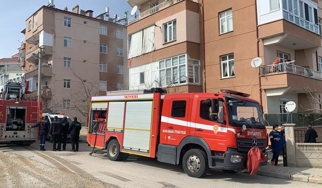 Karaman’da Çıkan Yangın Nedeniyle Balkonda Mahsur Kalan 2 Kişiyi İtfaiye Kurtardı