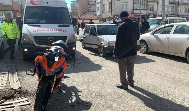 Karaman'da Otomobille Çarpışan Motosiklet Sürücüsü Yaralandı