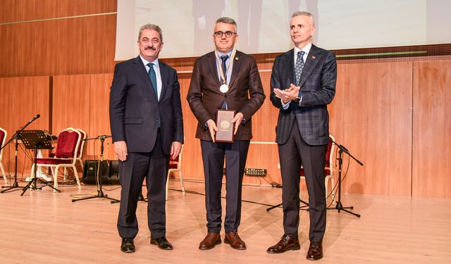 Yazarımız Uysal ve Oktay'a TÜRKSOY Türk Dünyasına Üstün Hizmet Madalyası