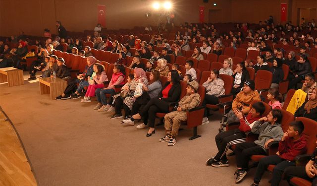 Çanakkale Şahaadet Tiyatro Oyunu İlgiyle İzlendi