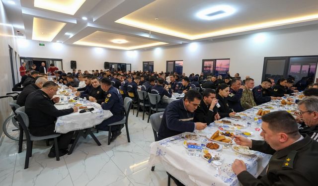 Vali Çiçekli Jandarma Personeliyle İftarda Bir Araya Geldi