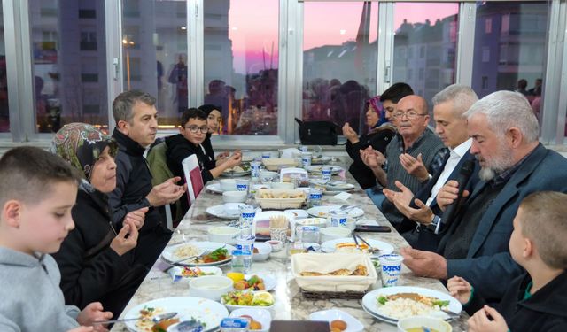 Vali Çiçekli, Şehit Polis Aileleri Onuruna Düzenlenen İftar Programına Katıldı