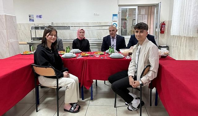 Kaymakam Çakır, Öğrencilerle İftar Açtı