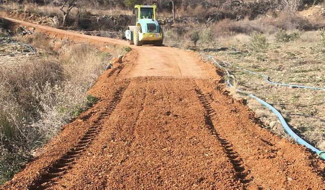 Ermenek'te Köy Arazi Yolları Çalışmaları Tamamlandı