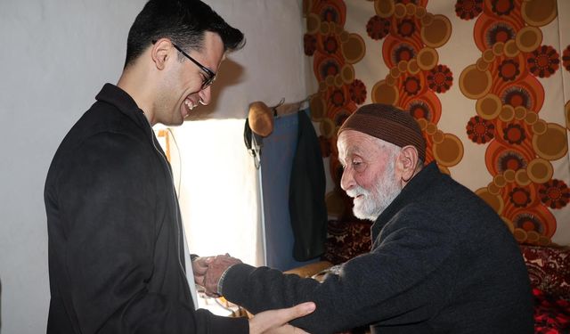 Kaymakam ve Eşi, Hafız Mehmet Amca'yı Ziyaret Etti