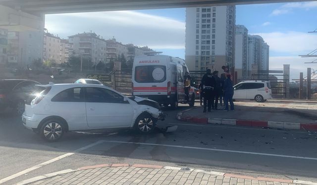 Karaman'da iki otomobil çarpıştı: 1 yaralı