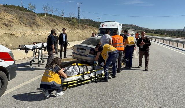 Mut Yolunda Otomobil Takla Attı: 2 Yaralı
