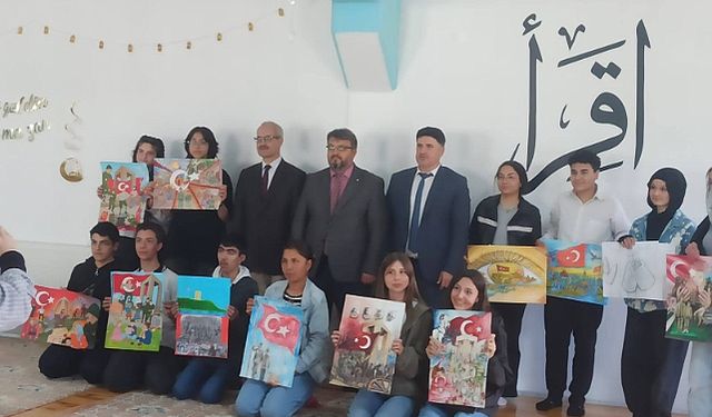 Çanakkale Zaferini Resimlerle Anlatan Öğrenciler Ödüllendirildi