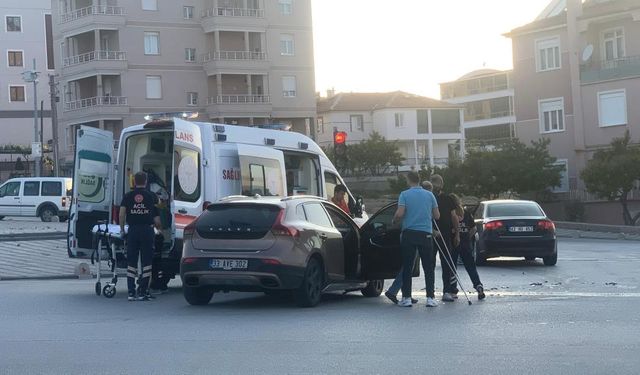 Karaman’da İki Otomobil Kavşakta Çarpıştı: 1 Yaralı