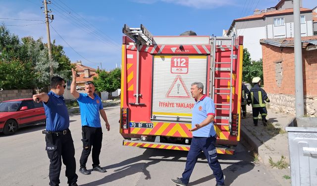 EVDEN YÜKSELEN YOĞUN DUMAN İTFAİYE VE POLİSİ HAREKETE GEÇİRDİ