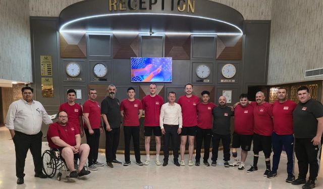 OTURARAK VOLEYBOL ERKEK MİLLİ TAKIMI KARAMAN’DA KAMPA GİRDİ