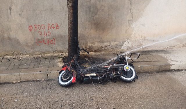 Elektrik Kaçağı Motosiklet Yangınına Neden Oldu