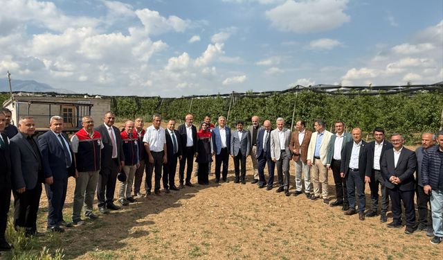 TBMM ZİRAİ DON KOMİSYONU ÜYELERİ, KARAMAN'DA ELMA BAHÇELERİNİ İNCELEDİ