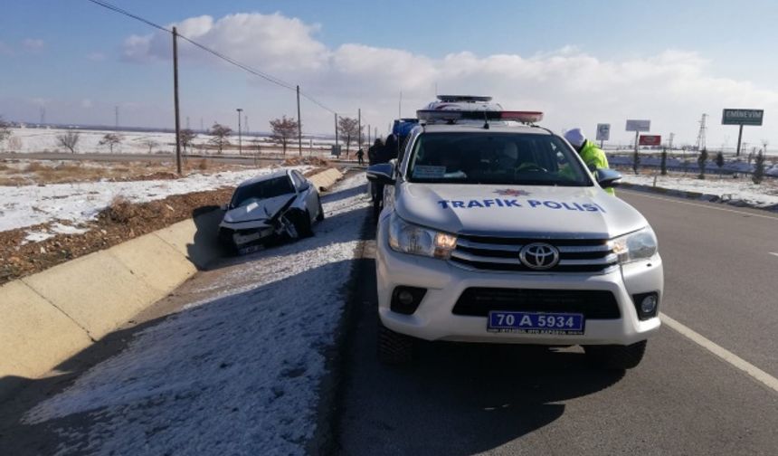 Tekeri Patlayan Otomobildeki 4 Kişi Ölümden Döndü