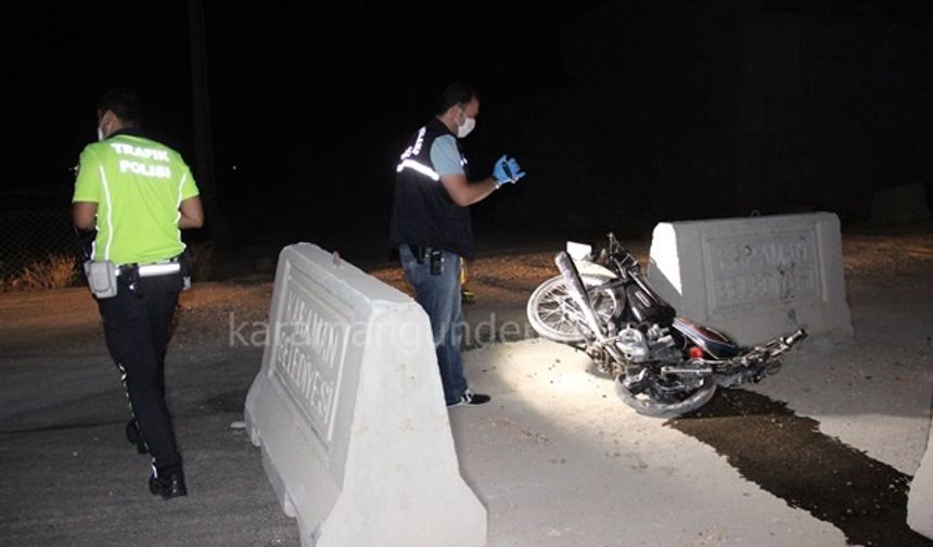 Karaman’da Beton Bariyere Çarpan Motosiklet Sürücüsü Ağır Yaralandı