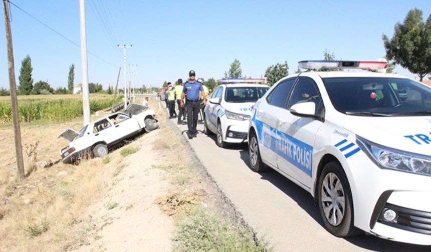 Direğe Çarpan Otomobilin Sürücüsü Ağır Yaralandı