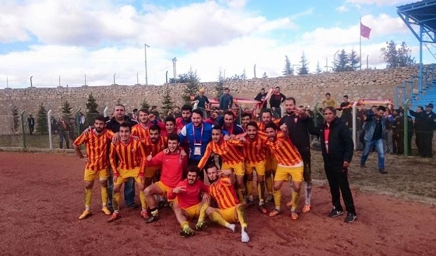 KARAMAN BELEDİYESPOR MAÇINDA KAVGA: 2 YARALI