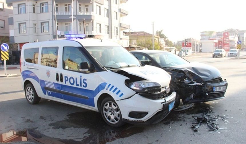 Cezaevine Giden Polis Aracı Kaza Yaptı!