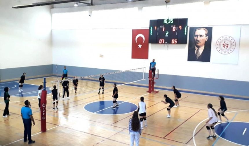 Voleybol’da Zafer Kupası Heyecanı Devam Ediyor