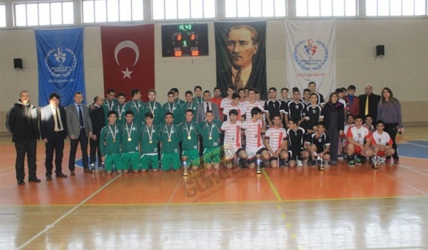 GENÇLER VOLEYBOL MÜSABAKALARI SONA ERDİ