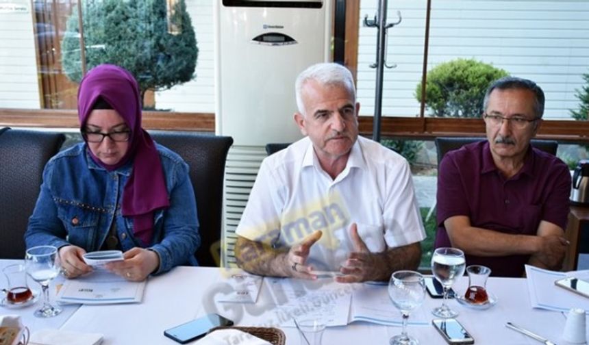 Vali Fahri Meral’in eşi Hanımefendi Zehra Meral’in de katıldığı bilgilendirme toplantısında, İl Milli Eğitim Müdürü Mevlüt Kuntoğlu, ortaöğretim kurumlarına geçişte uygulanacak sistem ve projelerle ilgili bilgi vermeye yönelik bu toplantının gerçekleştirildiğini söyledi. 
İl Müdürü Mevlüt Kuntoğlu bu yıl özel okullar dahil 3 bin 6 yüz 8. sınıf öğrencisinden 3 bin 31’inin sınava girdiğini belirterek tercihler sonucunda 540 öğrencinin sınavla öğrenci alan 5 liseye yerleştirileceğini belirtti.