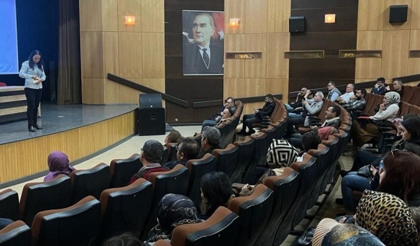 Öğretmelere Diyabetli Öğrencilere Yaklaşım Anlatıldı