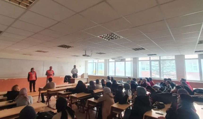 TEMA Vakfı Üniversite Öğrencilerini Gönüllü Olmaya Davet Etti