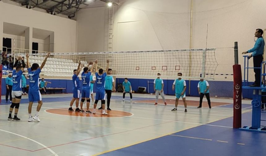 Karaman’da GSB Yurtlar Arası Voleybol Turnuvası Başladı