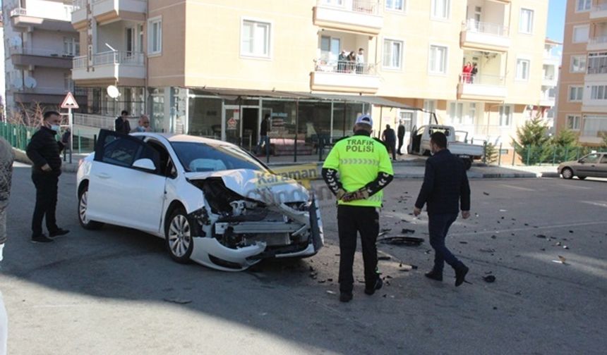 Karaman’da Otomobille Çarpışan Kamyonet Bahçeye Girdi!