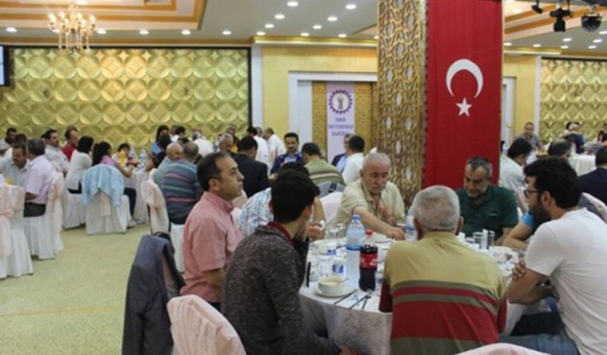 Esnaf Odaları Birliği’nden İftar Yemeği