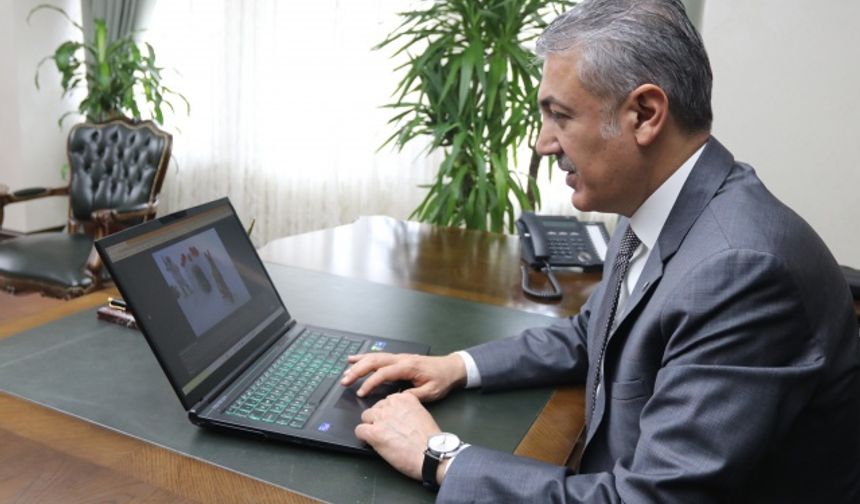 Karaman Valisi Akkoyun "Şampiyonlar" Fotoğrafına Oy Yerdi