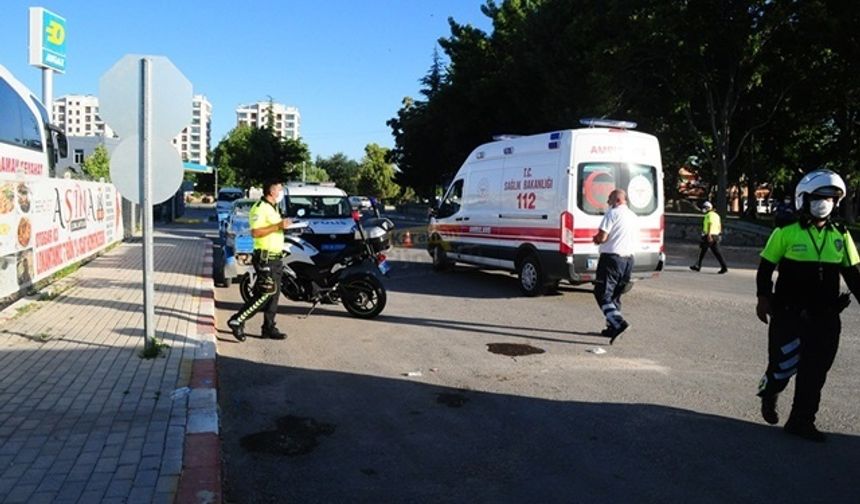 Karaman’da Virajı Alamayan Motosiklet Devrildi!