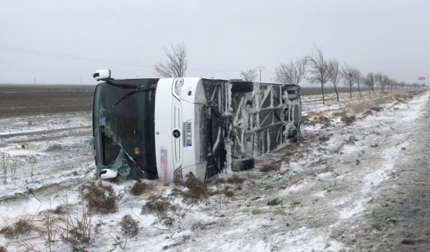 2 Tur Otobüsü Kaza Yaptı: 1 Ölü, 40’dan Fazla Yaralı