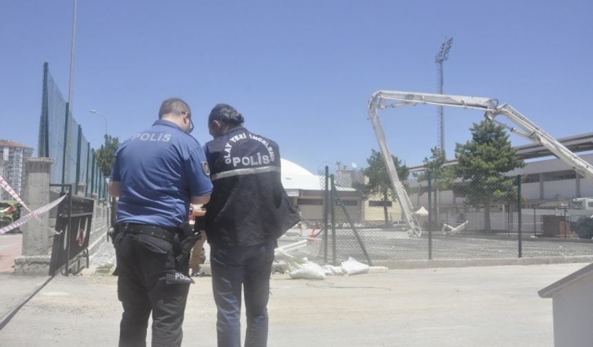 Üzerine Beton Pompasının Demir Kolu Düşen İşçi Ağır Yaralandı