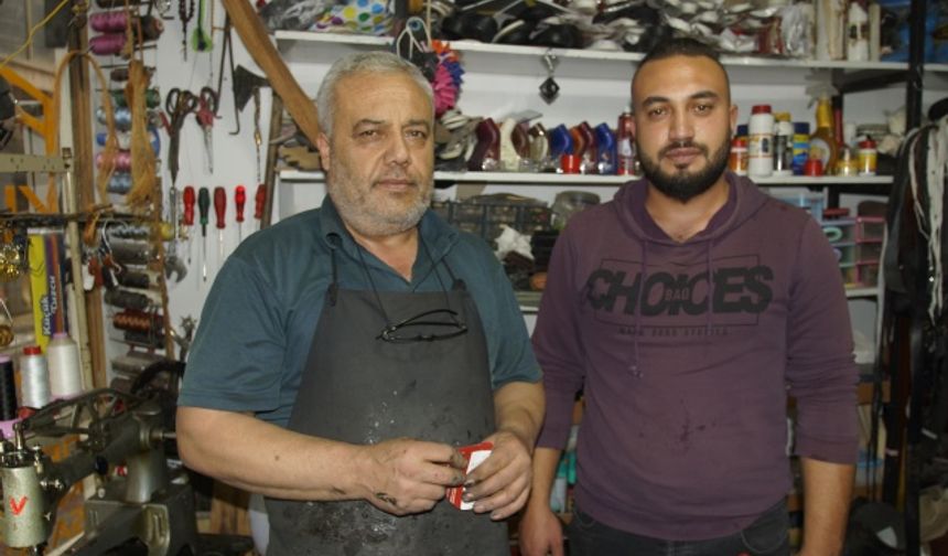 4 Kuşak Ata Mesleği Ayakkabıcılığı Babası İle Birlikte Yapıyor