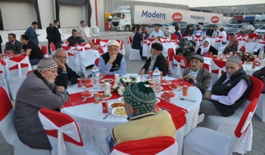 Maceracı Hem Güldürdü Hem Duygulandırdı