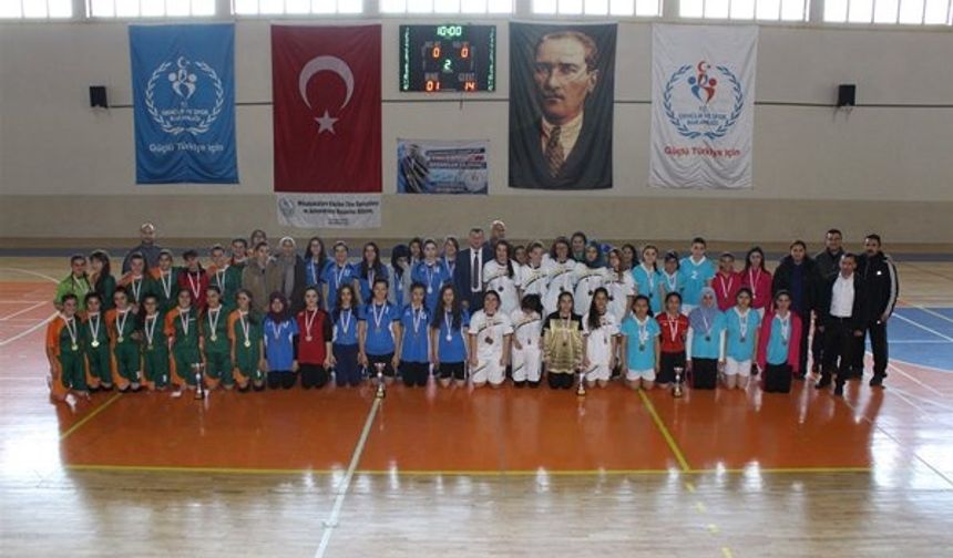 Hentbolda Zirvenin Adı Spor Lisesi