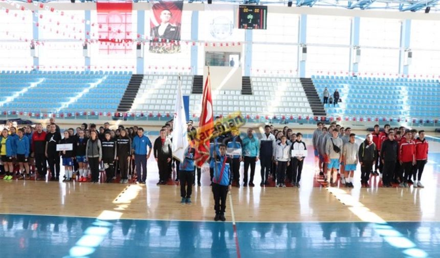 Okul Sporları Gençler Futsal Yarı Final Heyecanı Başladı