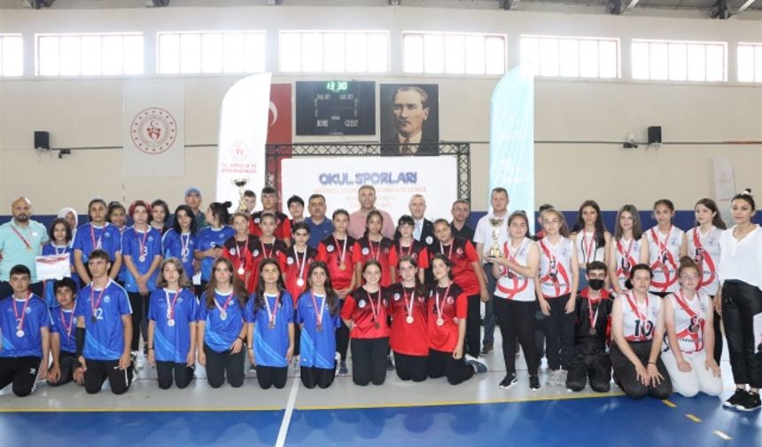 Okul Sporları Oturarak Voleybolda Karaman Başarısı